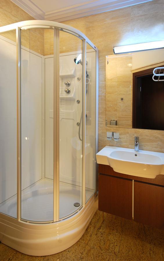 Hotel Victoria Włocławek Kültér fotó
