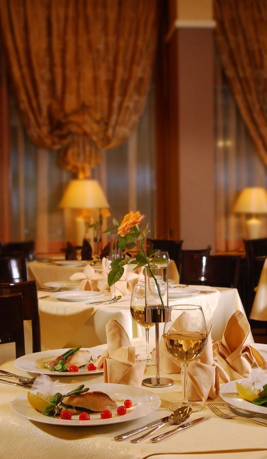 Hotel Victoria Włocławek Kültér fotó